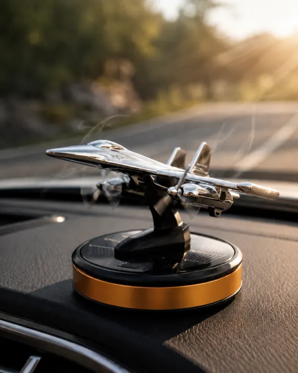 AeroScent ✈️ Diffuseur avion solaire — ta voiture sent bon, sans pile